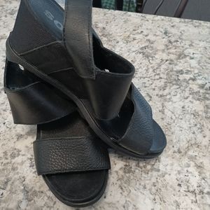 Sorel wedges sandals